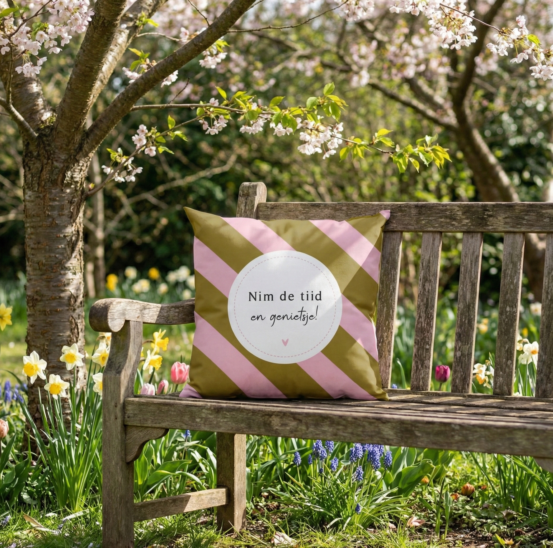 Buitenkussen 'Nim de tiid' - 40x40 cm - Afbeelding 2
