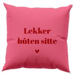 XL Buitenkussen 'Lekker bûten sitte' - 60x60 cm